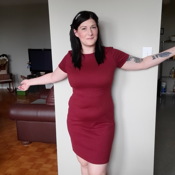 Burgundy Ponte-knit sleeveless dress - Picture 4 of 4